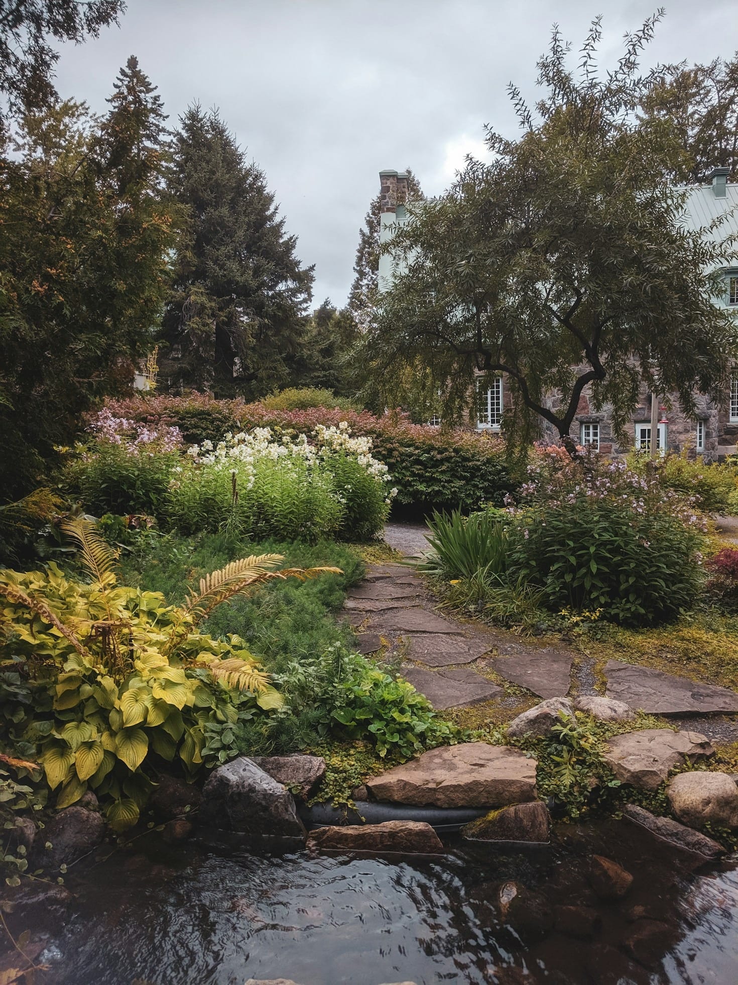 How to Add a Creative Touch to Your Garden